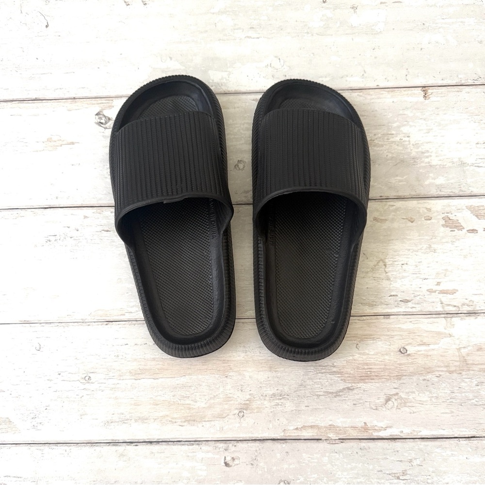 NEW! Unisex Euro Size 38 39 Cloud Shoes Black Slides Slip Ons Brand New